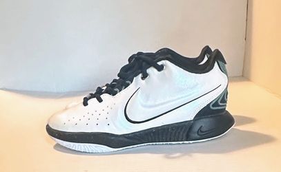 Nike LeBron 21 size 5Y