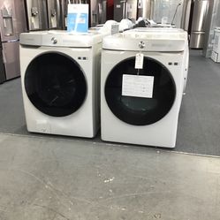 New Scratch And Dent Samsung Front Load Washer And Dryer Set. 1 year Warranty 
