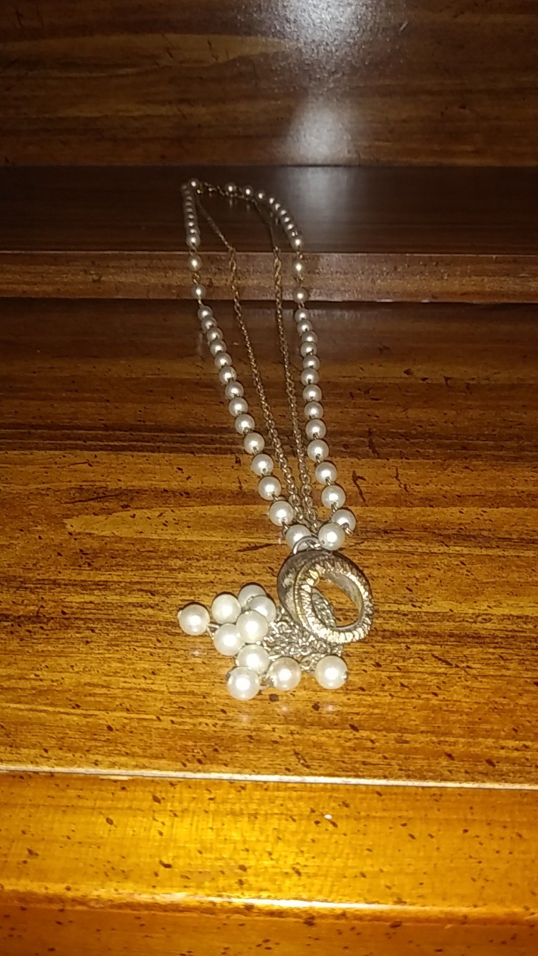 Pearl gold chained necklace