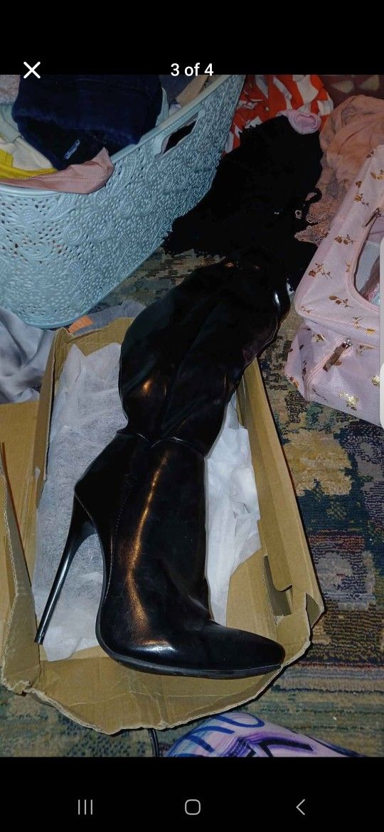 BB Knee High Stilleto Boots Size 4.5