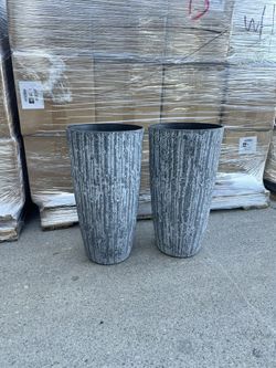 Resin standing vase - set of 2