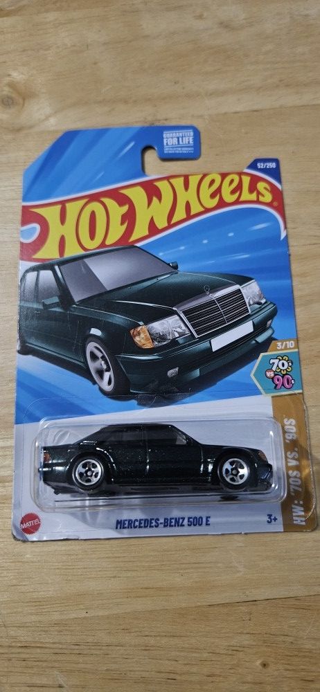 2/2 Hotwheels Mercedes Benz 500E