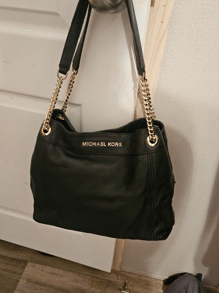 MICHAEL KORS Jet Set Medium Saffiano Leather Top-Zip Tote Bag for Sale in  Honolulu, HI - OfferUp