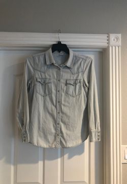 Vintage Women’s Levi’s Denim Shirt Size Large Pearl Snaps No Stains