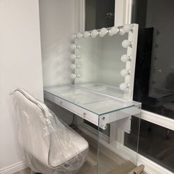 Glam Makeup Vanity Desk w/ Lighted Mirror + Chair (Brand New)