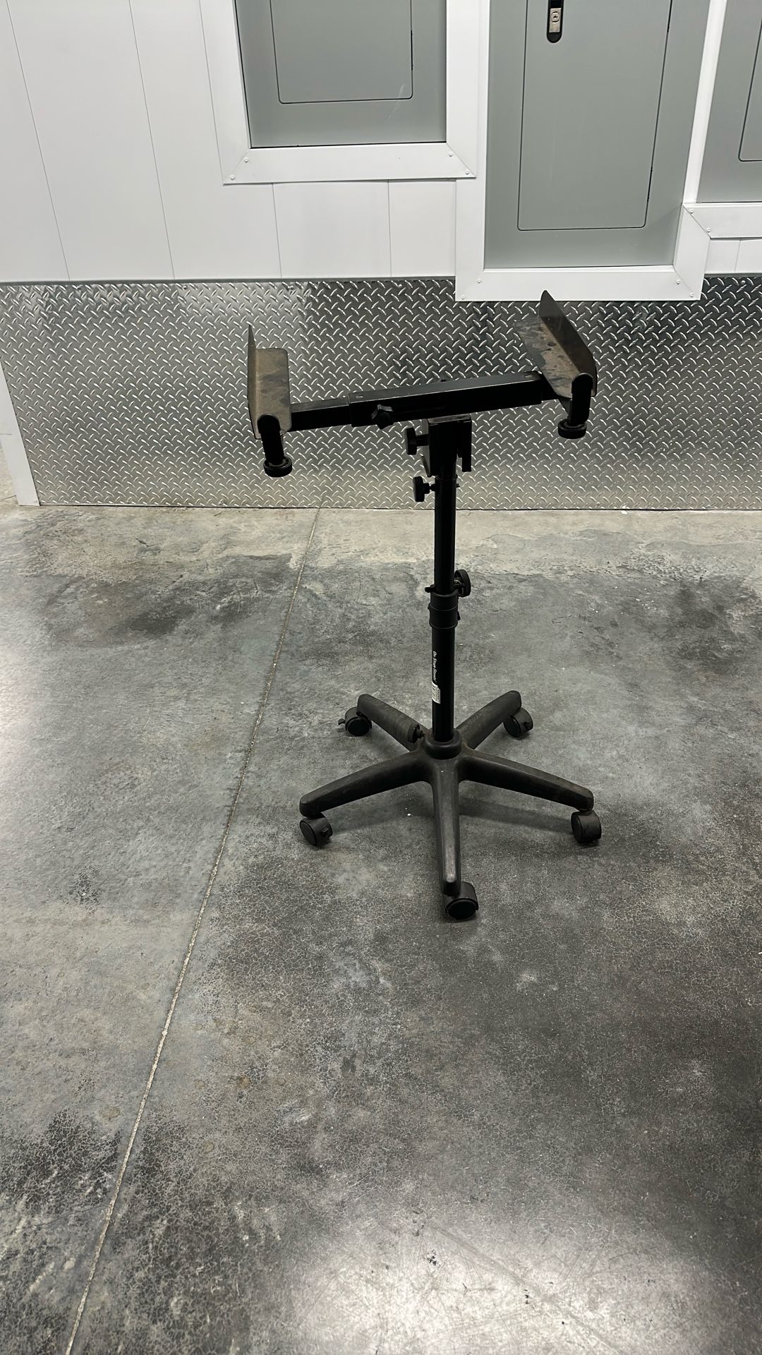 MPC On-Stage Stand