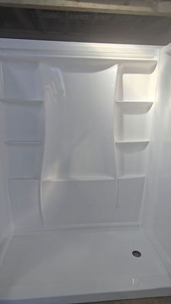 60x32 White Acrylic Shower Surround with Built-In Shelves