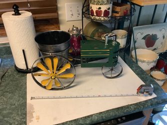 John Deere Tractor Windmill Planter Metal Flower Pot Patio Yard Garden Sculpture, beautiful condition. Was not used outdoors just part of John Deere c
