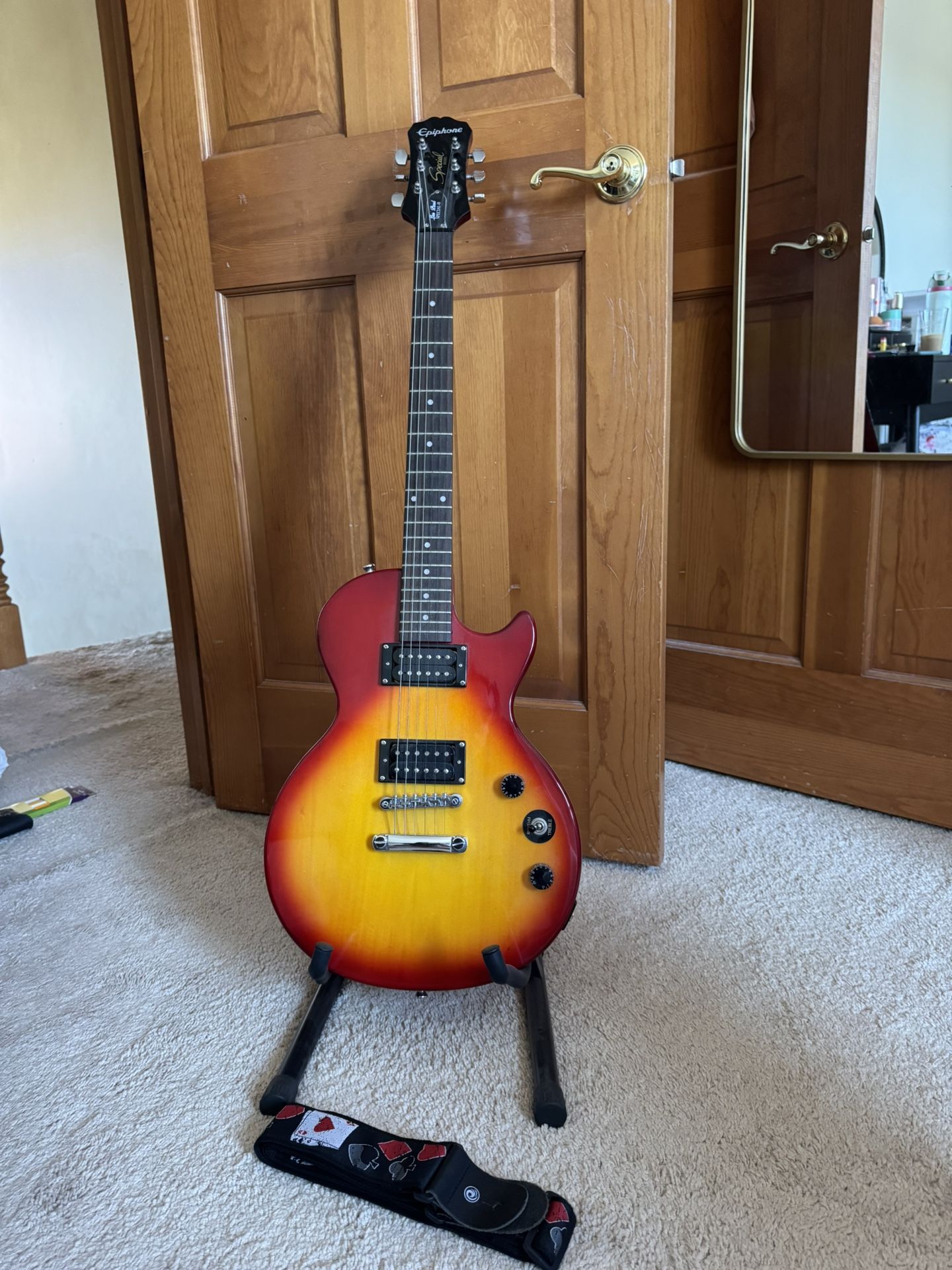 Epiphone Les Paul Special II Electric Guitar With Amplifier