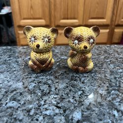 Vintage Ceramic Wiggly Googly Eyes Bear Pair Of Salt And Pepper Shakers.  Preowned 