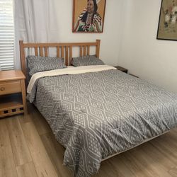 Entire Queen Bed Set $150 For All You See In The Pic!