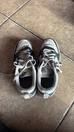 Nike Low-Top Sneakers White and Black size 6