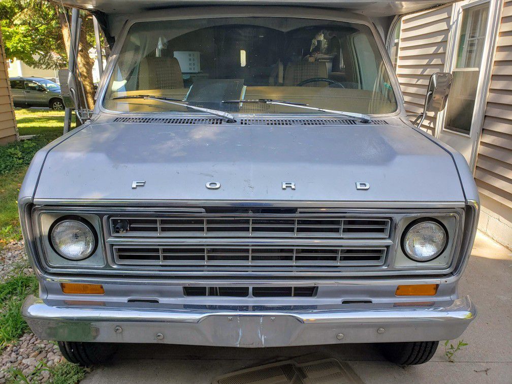 Photo Ford Chateau 1976 Camper Edition