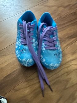 Kids soccer cleats. Size 8.5
