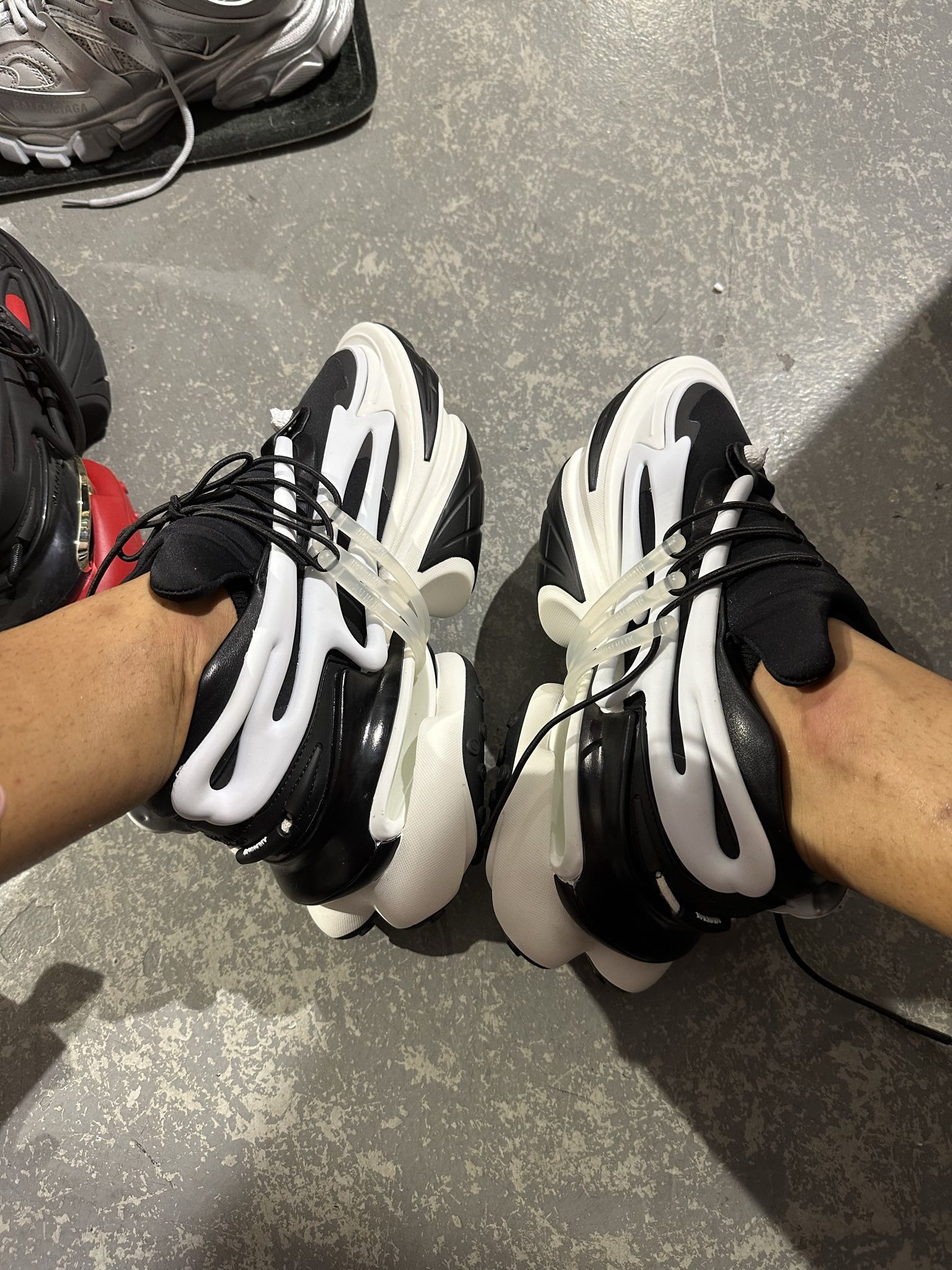 balmain negras y blancas 300 $