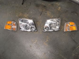 02-05 Ford Explorer OEM Headlights, Side Lights & Grille.
