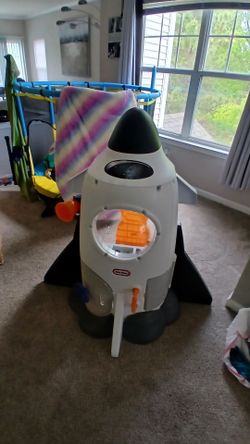 Little tikes  rocket ship 🚀