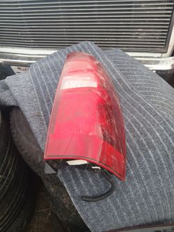 Tail light silverado two thousand fourteen
