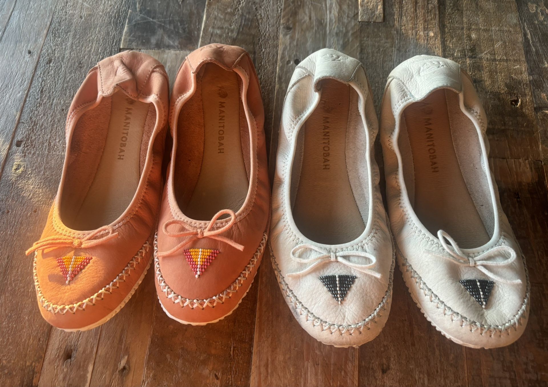Manitobah Leather Flats W9