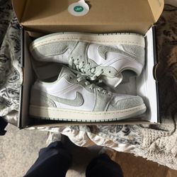 Jordan 1 Lows Sz 9.5 
