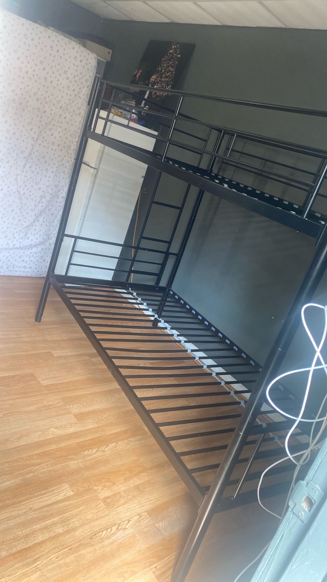 Triple bunk bed