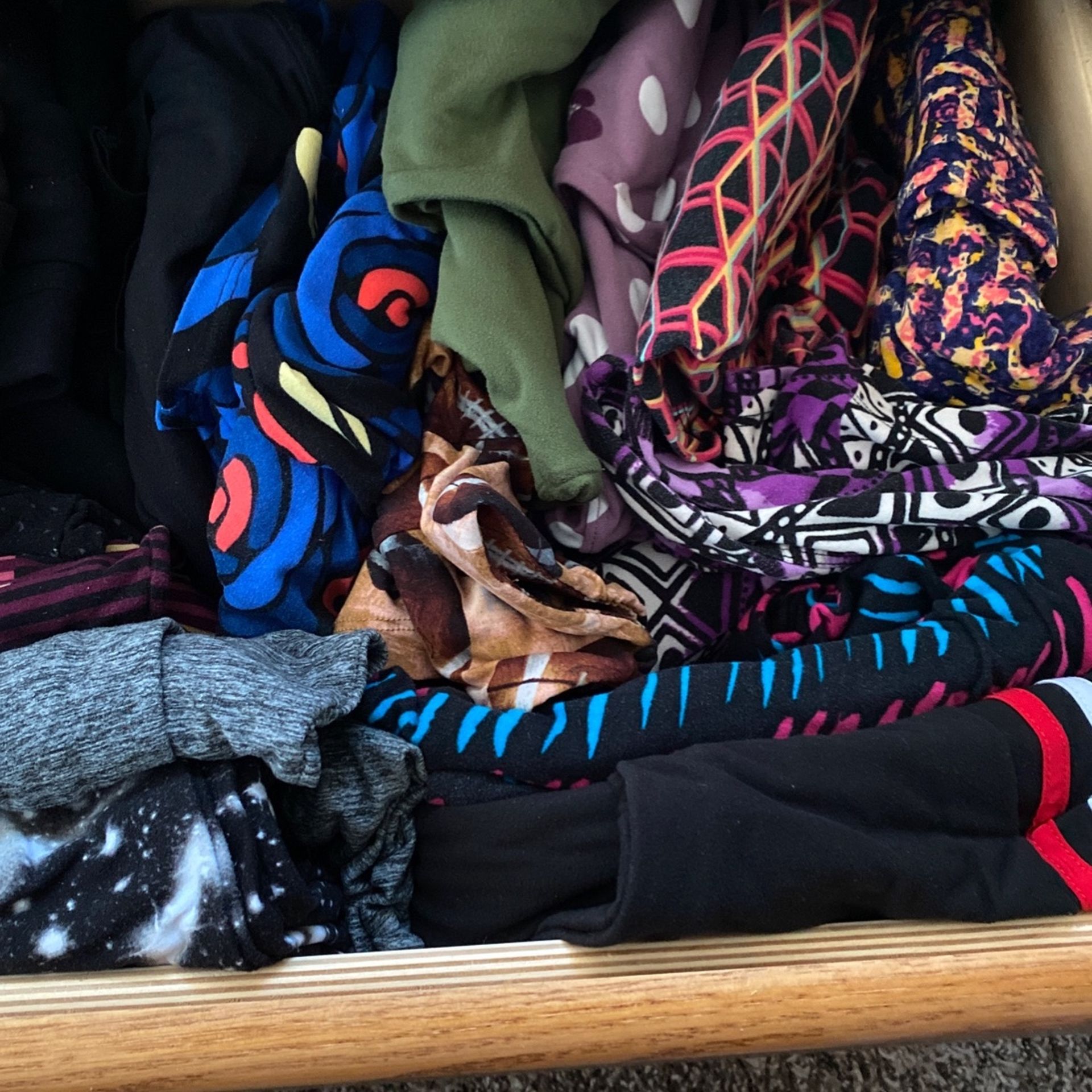 Lularoe Leggings and Tops. (TC And XXL)