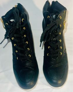 Just Fab Size 10 women’s hidden wedge boots