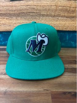 Mitchell & Ness Dallas Mavericks Green Hardwood Classics Team Ground 2.0 Snapback