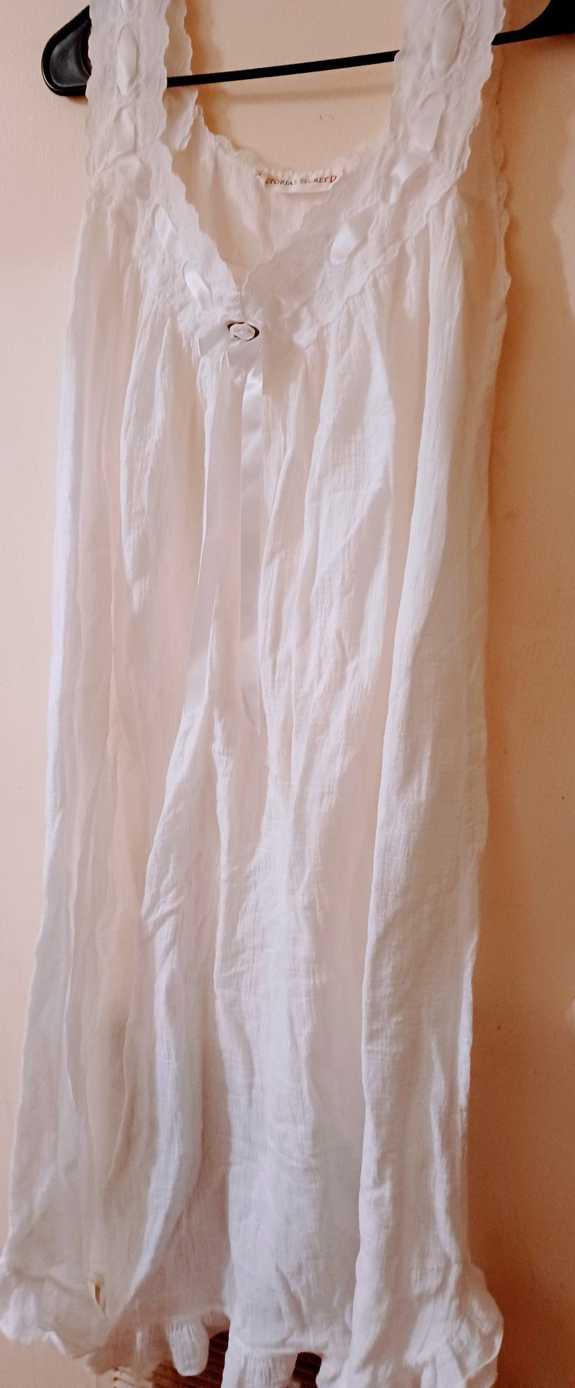 Ladies Medium Victoria Secret Nightgown