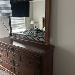 Dresser With Mirror