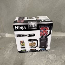 Ninja Kitchen System with AutoIQ Boost and 7-Speed Blender BRAND NEW