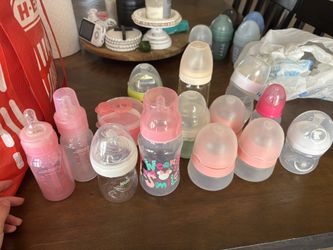 14 Bundle Of Baby Bottles & Formula Dispenser