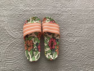 Womens Slides Size 8