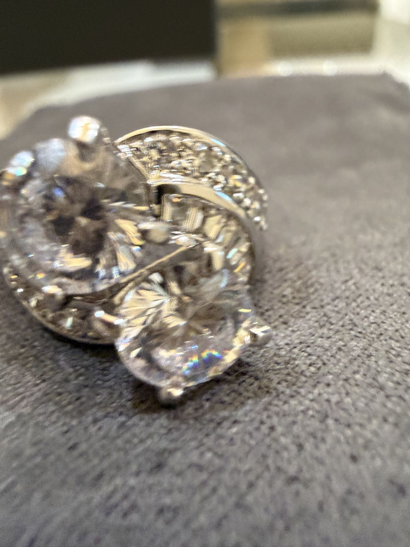 VINTAGE โข JEWELRY