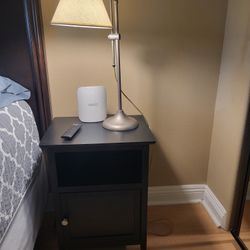 2 Side Tables With LAMPS