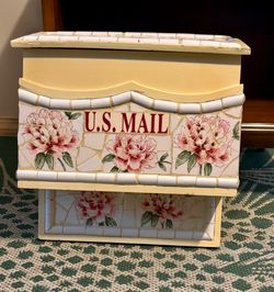 Decorative mosaic mailbox