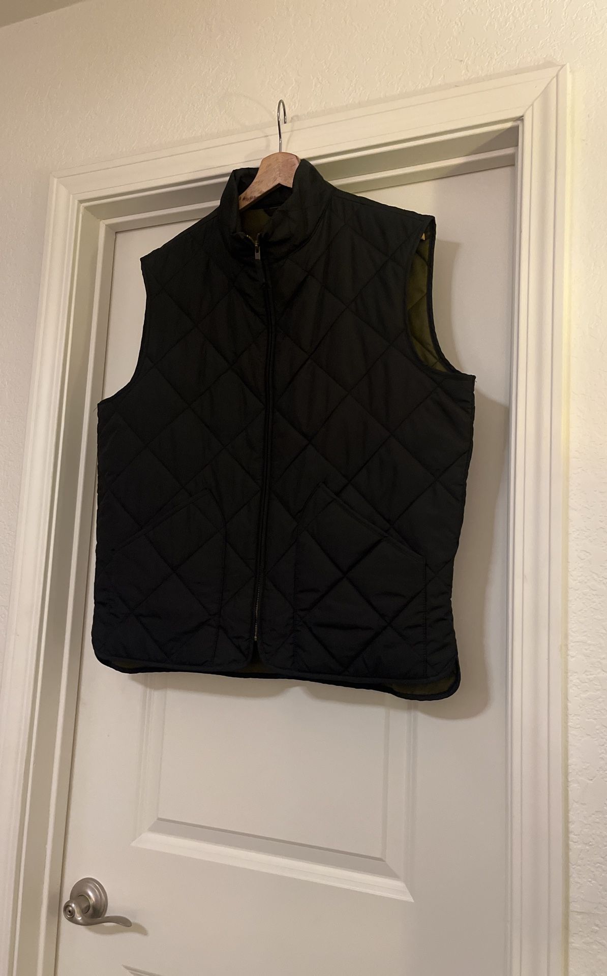 J Crew Factory Mens Walker Vest XL Black Quilted Full Zip Authentic Outerwear - Picture 2 of 9 J Crew Factory Mens Walker Vest XL Black Quilted Full Z