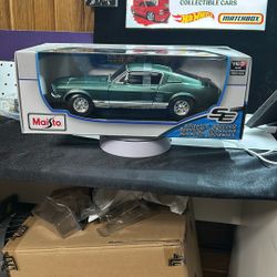 Maisto 1967 Ford Mustang GTA Fastback 