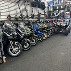Brand New 200cc 150cc Mopeds/ Motorcycles/ Dirt Bikes