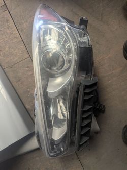 Q50 headligths