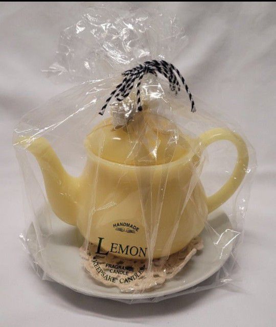 Keepsake  Tea Pot Candle Lemon Scent, New