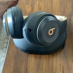 Beats Studio3 Bluetooth Wireless Noise Cancelling Over-Ears Headphones