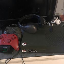 Xbox 1s 2 Controllers 6 Games