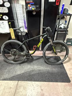 Mountain bike Hardtail salsa RangeFinder Great condition