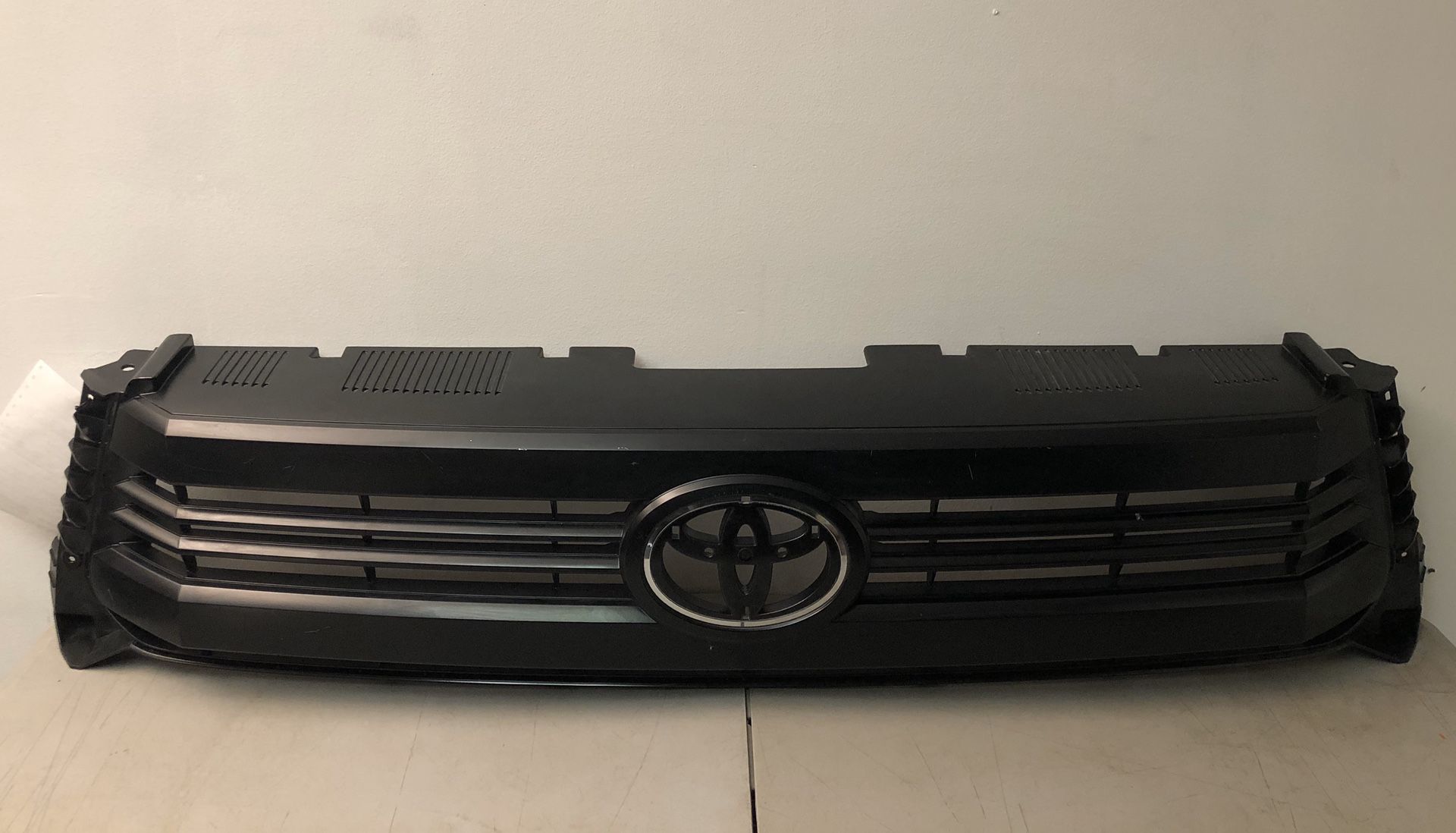 2016 TOYOTA TUNDRA GRILLE