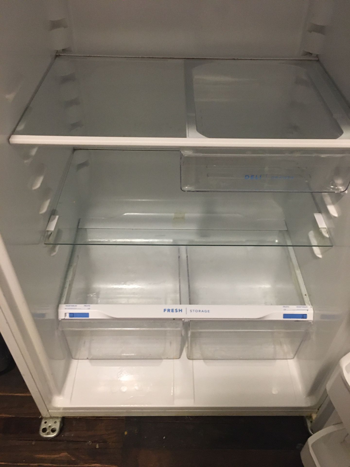 Refrigerator 