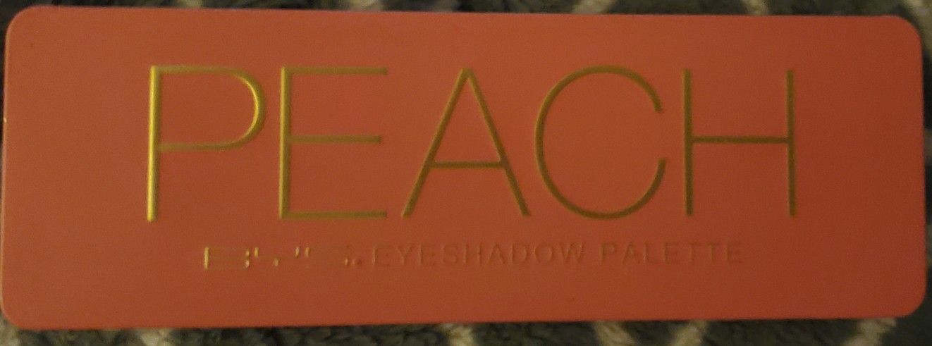 MULTI COLORED EYESHADOW PALLETTE