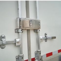 18 Wheeler Trailer Door Lock With 1 Key.