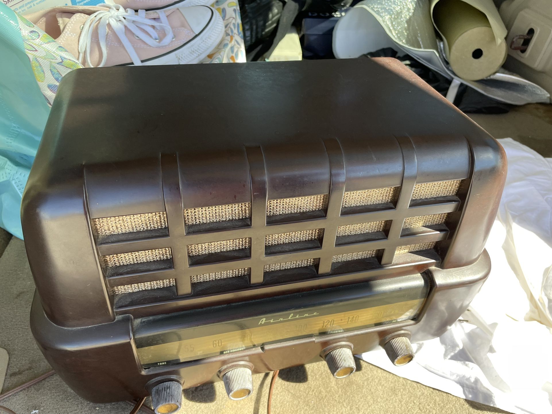 Vintage Montgomery Ward Radio Comes On Needs Antenna Added