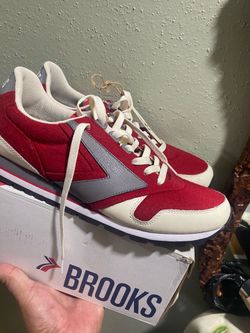 Vintage BROOKS Lace Up Athletic Mens Sneaker Red Suede Size 12